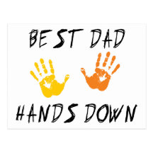Le meilleur papa remet vers le bas le cadeau cartes postales