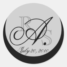 Le monogramme de mariage une enveloppe et une fave autocollant rond
