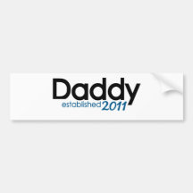 Le nouveau papa a établi 2011 adhésifs pour voiture