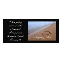Le rouge bascule le coeur dans les invitations de 