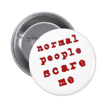 Les personnes normales m'effrayent ! badges avec agrafe