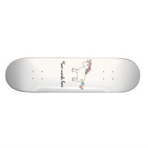 Licorne d'arc-en-ciel avec des coeurs d'or plateaux de skate