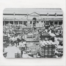 Loading Fruit at Covent Garden Market, 1900 Mouse Pads