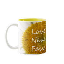 Love Never Fails Daisy 1 Corinthians 13 Coffee Mug