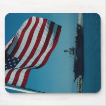 L'USS Constellation" a encadré par le drapeau, San Tapis De Souris