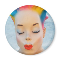 Magnet with Kissing Mannequin