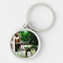 Maison victorienne avec la porte ouverte porte-clefs