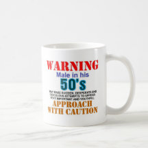 Mâle d'avertissement en ses années 50 mugs à café