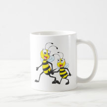 Maman marchant avec des abeilles de bande dessinée tasse