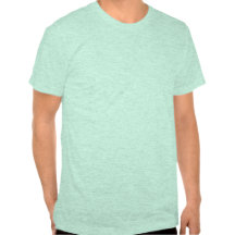 mode de vie botté avec la pointe du pied par trois t-shirts