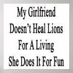 Mon amie ne guérit pas des lions pour vivre elle affiches