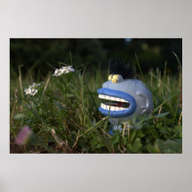 Monstre dans le jardin affiche