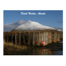 Montagne de bourrage de crâne derrière des casiers cartes postales