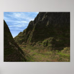 Montagnes et une vallée posters