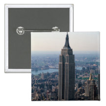 N.A., Etats-Unis, New York, New York City. L'empir Badges