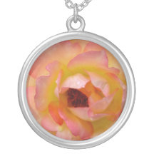 Necklace-Flowers-The Pink Flower