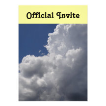 Nuages blancs de Fluffly sur le ciel bleu Faire-part