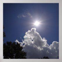 Nuages blancs pelucheux de rayon de soleil d'UFO Posters