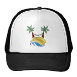 Océan, plage et deux paumes casquettes de camionneur