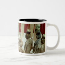 Offering of sixteen male figures, from La mugs