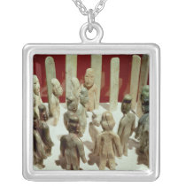 Offering of sixteen male figures, from La necklaces