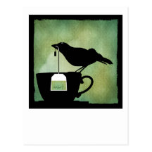 Oiseau sur une carte postale de tasse de thé