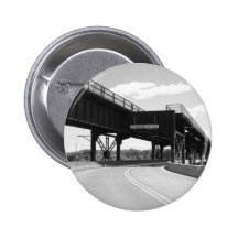 Oliver Bridge Pin
