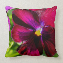 Oreiller décoratif de pensée magenta