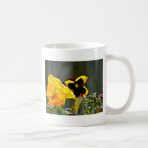 Pansy in the gardn mugs