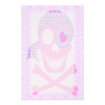 Papeterie rose de blanc de crâne de pirate papier à lettre personnalisé