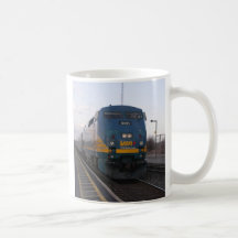 Par l'intermédiaire du rail tasse