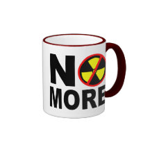 Pas plus de slogan antinucléaire de protestation tasse à café