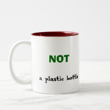 PAS une tasse en plastique de bouteille