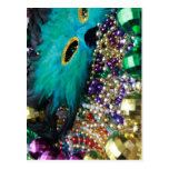 Perles de mardi gras et carte postale verte de mas