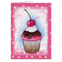 Petit gâteau au pastel sur l'arrière - plan rose carte de vœux
