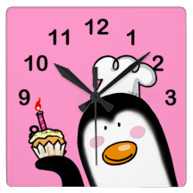 Petit gâteau de joyeux anniversaire horloge