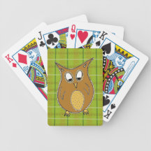 Petit hibou de Brown sur les cartes de jeu vertes  Jeux De 52 Cartes