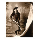 Photo 1898 de Mlle Annie Oakley Holding un fusil Faire-part Personnalisables