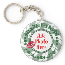 PHOTO Kiss Me I'm Irish  Green Striped Circle Kiss keychains