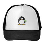 Pingouin avec un shamrock casquette de camionneur