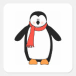 Pingouin enveloppé dans l'écharpe rouge autocollant carré