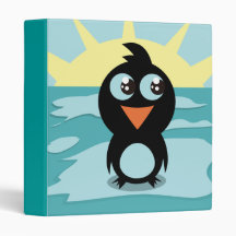 Pingouin mignon se tenant sur la glace