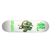 Planche à roulettes de dragon vert