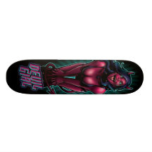 Planche à roulettes de fille de Devi