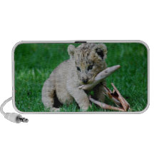 Playful lion iPod speaker