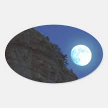 Pleine lune se levant au-dessus de Sedona Autocollant Ovale