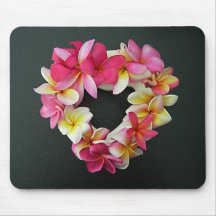Plumeria en anneau de coeur sur le mousepad tapis de souris