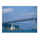 Pont de baie d'Oakland avec le voilier, San Franci Cartes Postales