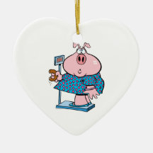 porc drôle à un régime mangeant un beignet sur une décoration de noël