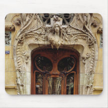 Porte d'entrée aux appartements tapis de souris